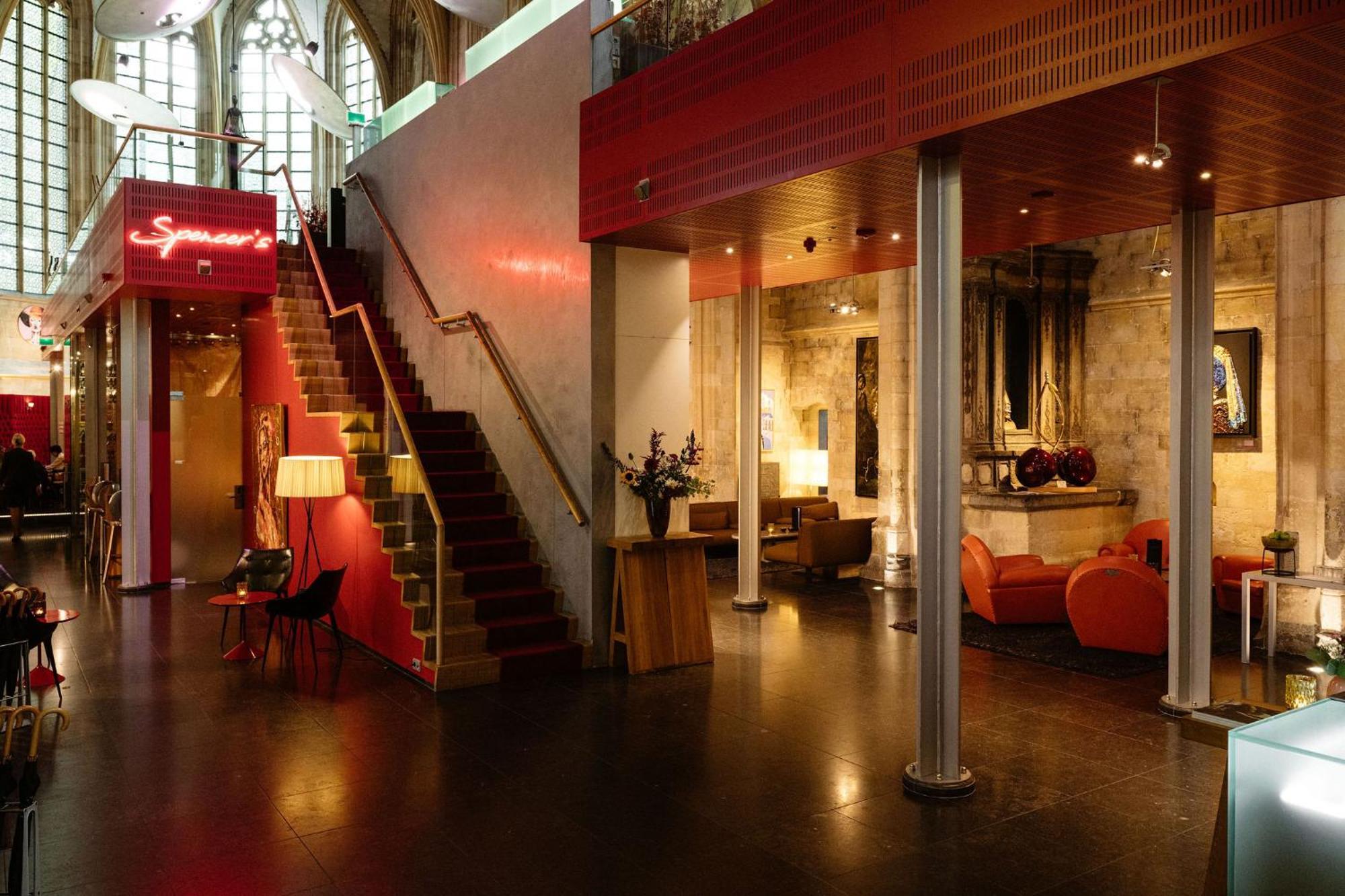 Kruisherenhotel Maastricht - Oostwegel Collection, Member Of Design Hotels Exterior photo The interior of the hotel