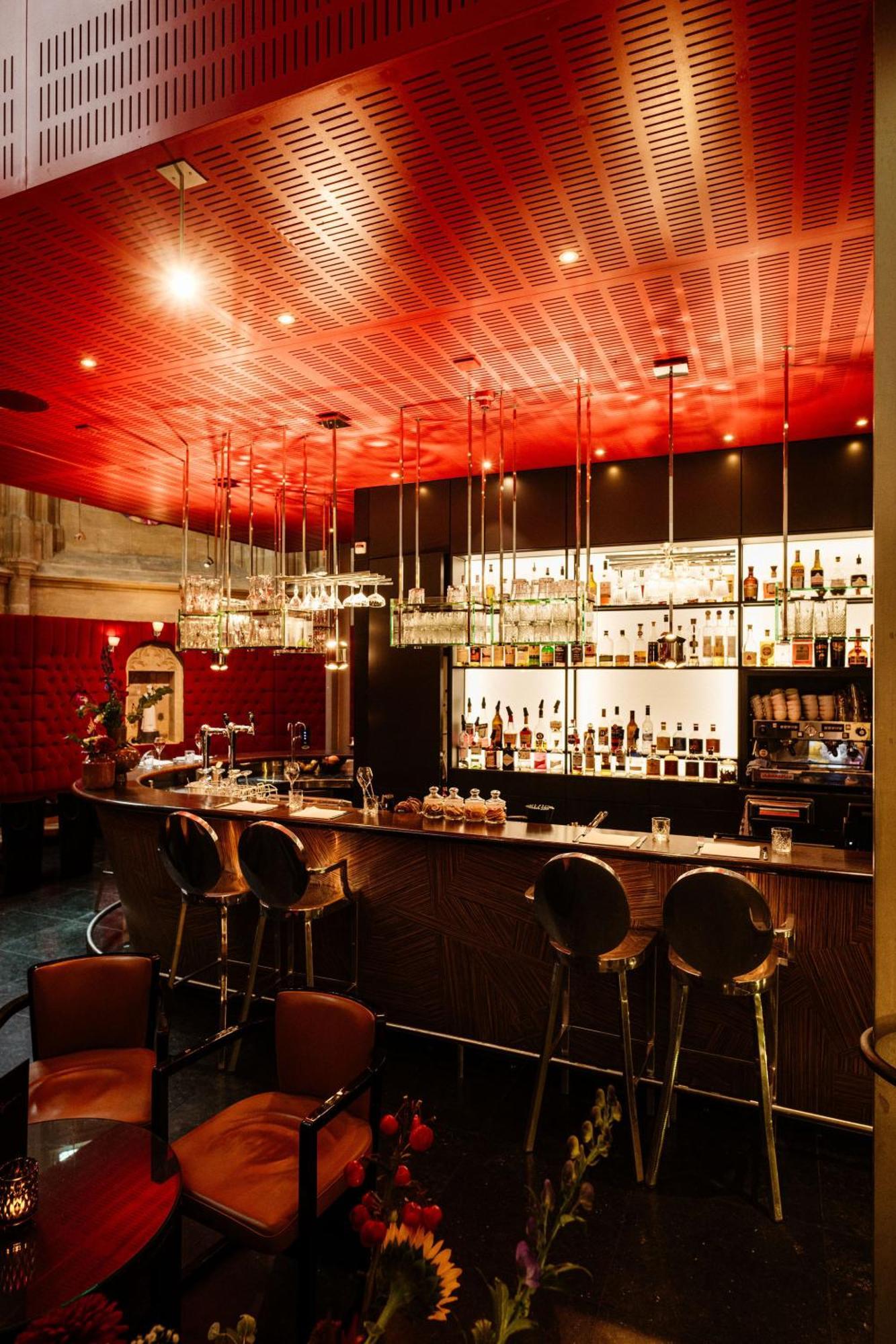 Kruisherenhotel Maastricht - Oostwegel Collection, Member Of Design Hotels Exterior photo The bar at the restaurant
