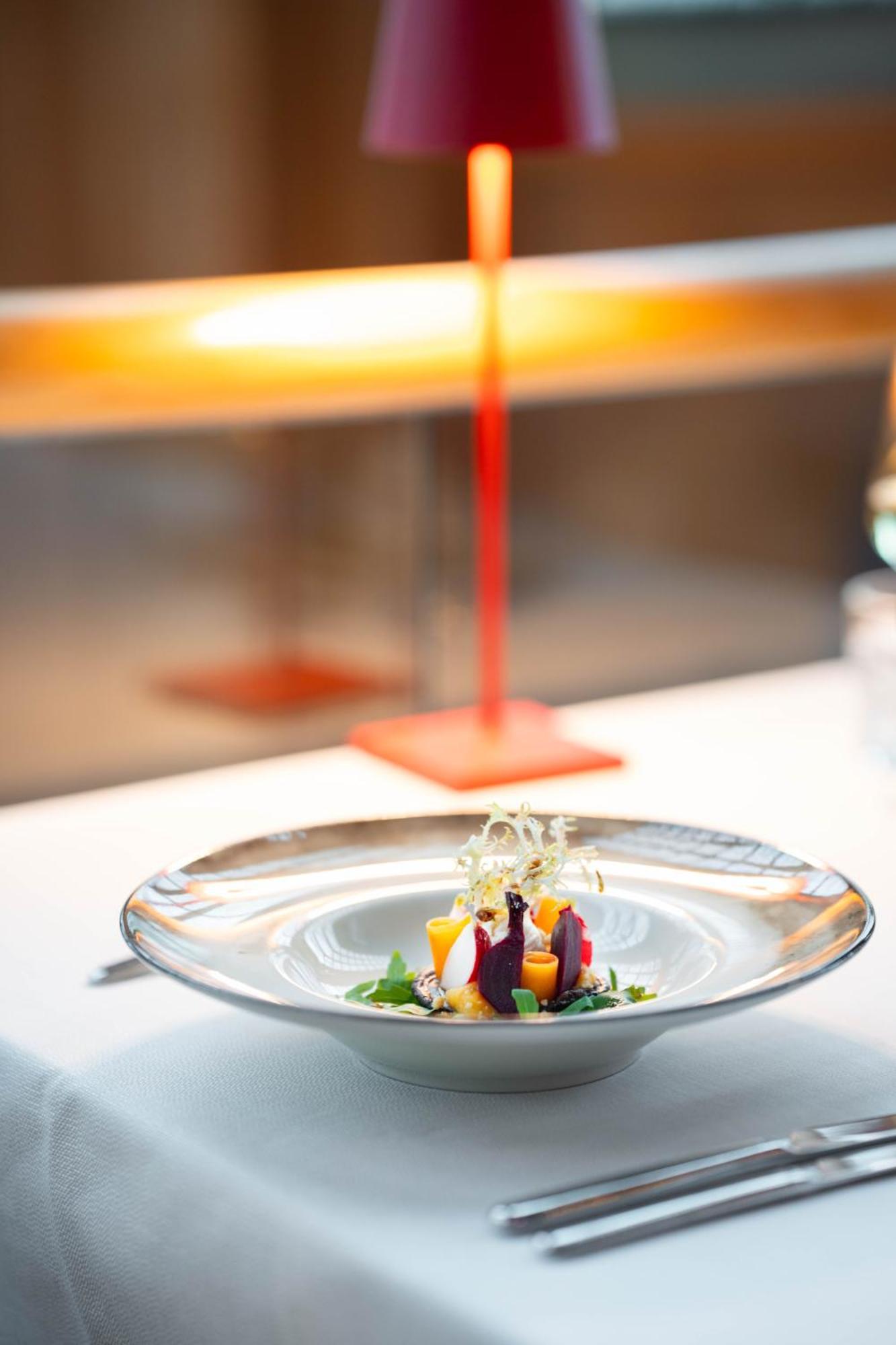 Kruisherenhotel Maastricht - Oostwegel Collection, Member Of Design Hotels Exterior photo A dish at the restaurant