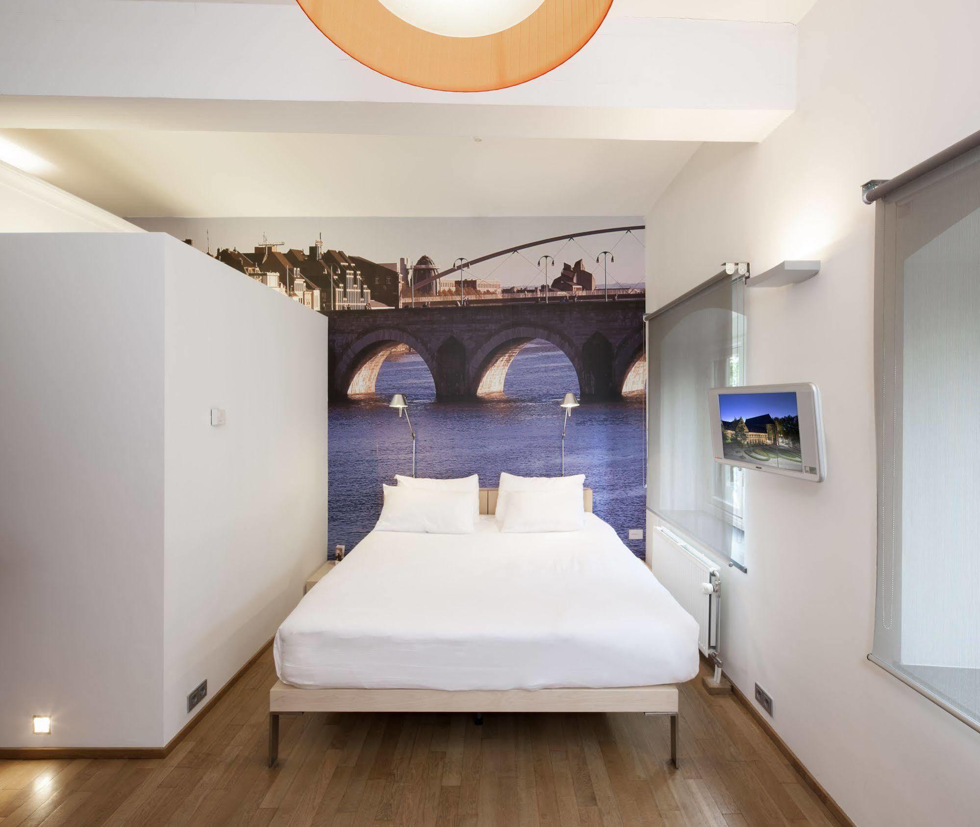 Kruisherenhotel Maastricht - Oostwegel Collection, Member Of Design Hotels Exterior photo A room at the hotel