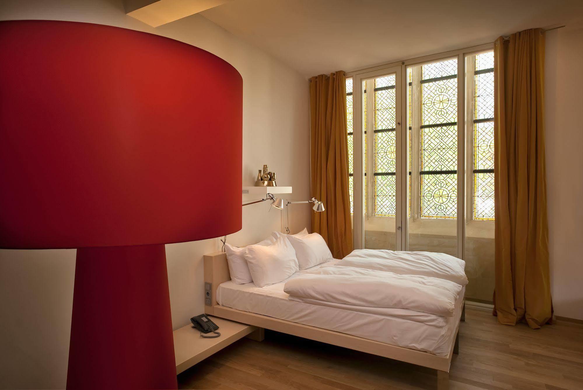 Kruisherenhotel Maastricht - Oostwegel Collection, Member Of Design Hotels Exterior photo A room at the Hotel de Ligne